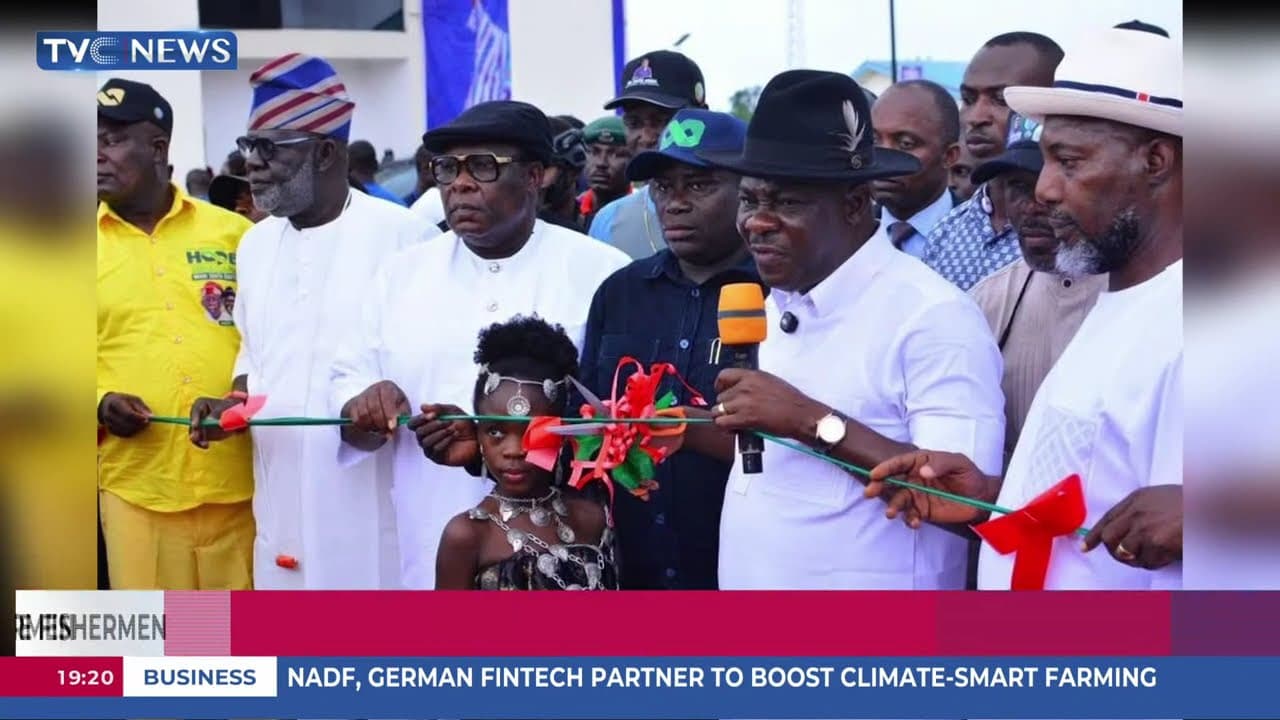 Gov. Oborevwori Commended For Distributing Fishing Boats To Reverine Fishermen