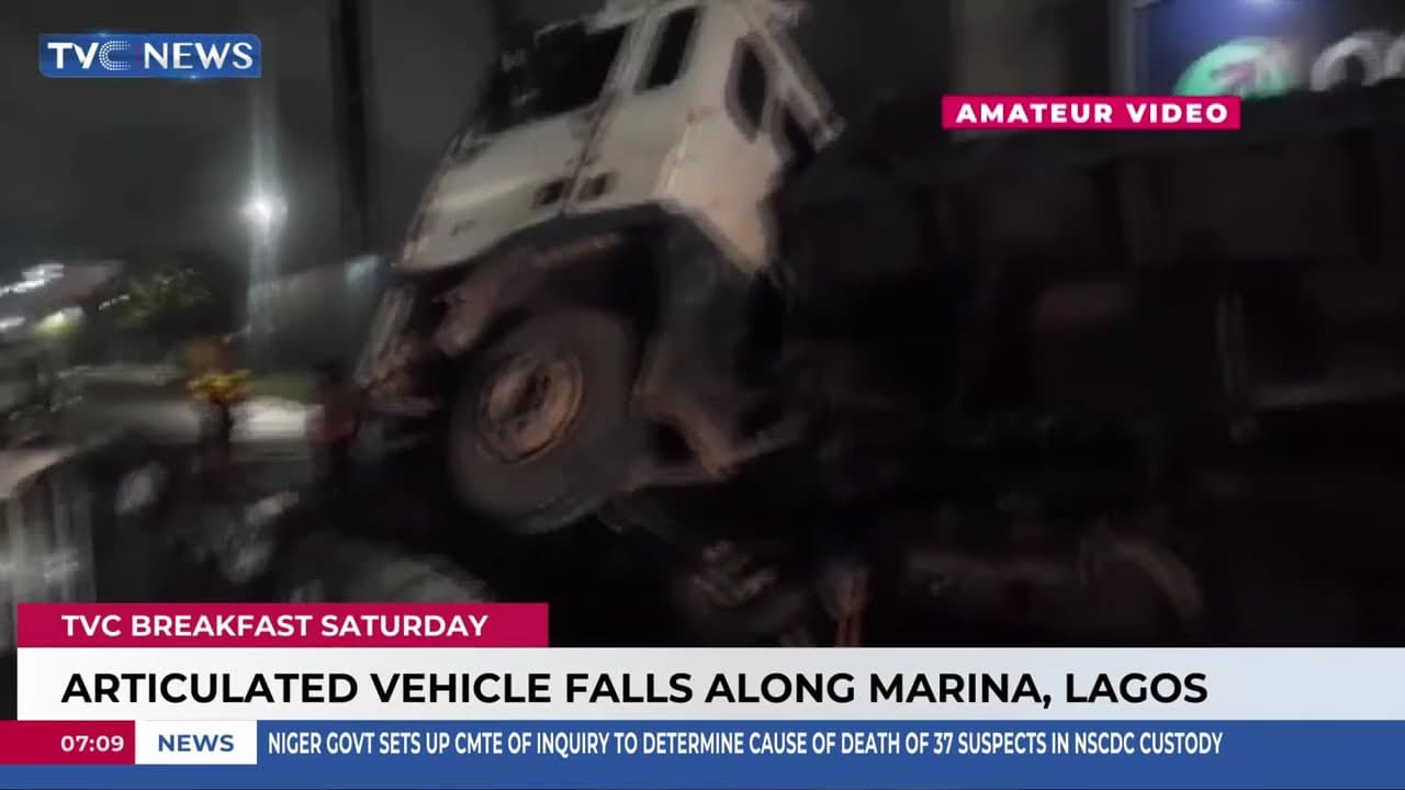 Articulated Vehicle Falls Along Marina, Lagos
