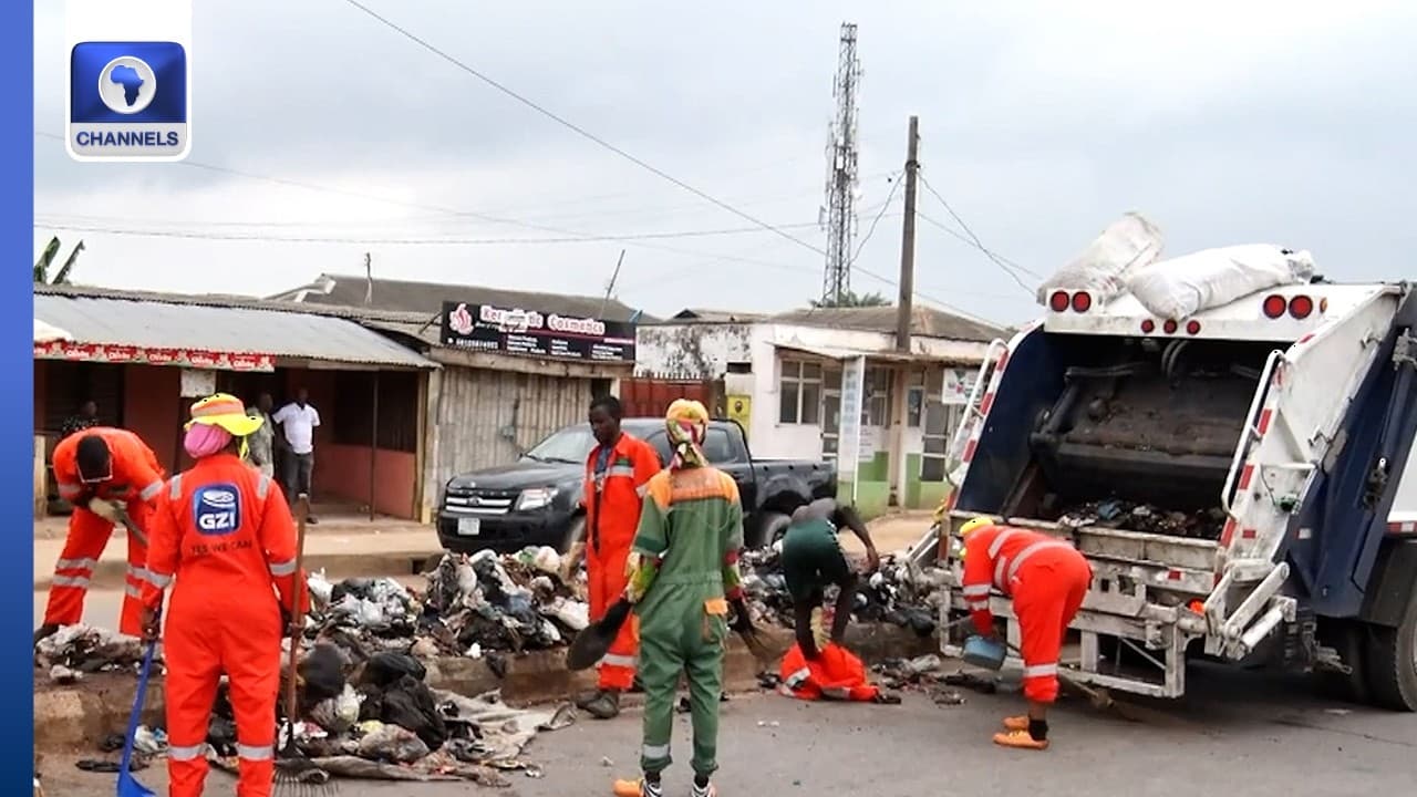 LAWMA Clears Refuse Along Ayobo-Isefun Road