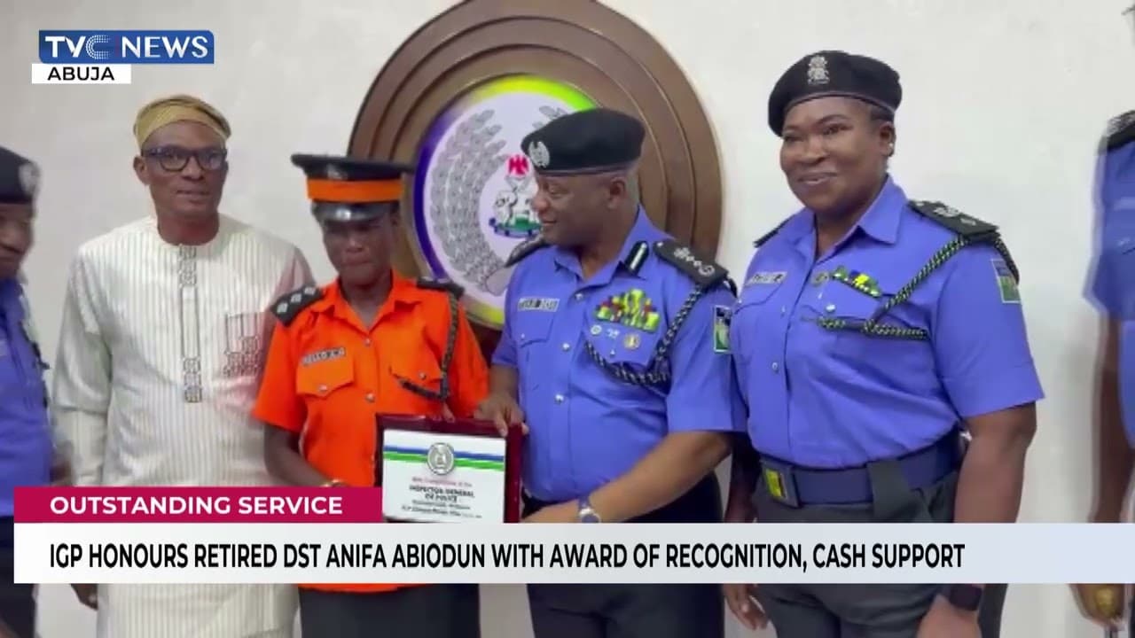 IGP Disu Honours Retired DST Anifa Abiodun With Award Of Recognition, Cash Support