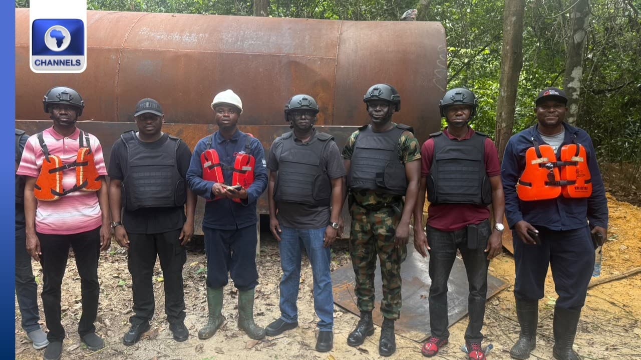 FG Dismantles 40,000 Capacity illegal Refinery In Bonny