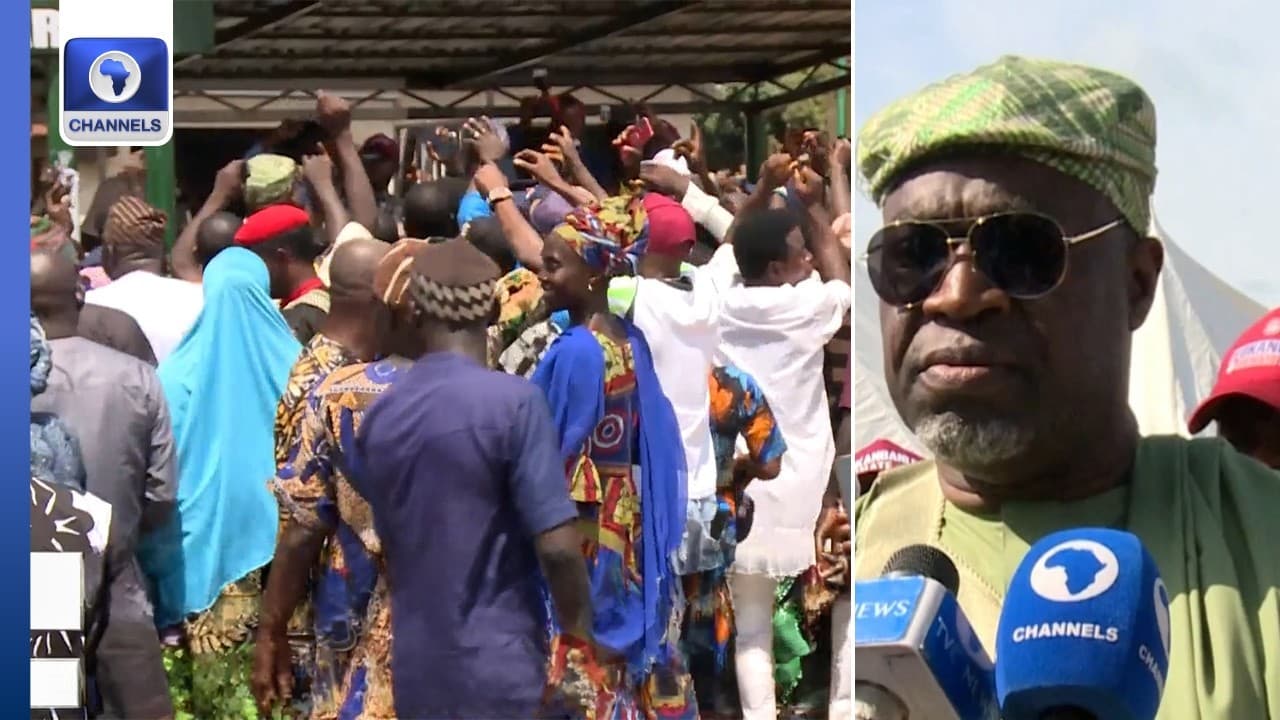 Former Lawmaker leads APC Members To PDP In Kwara